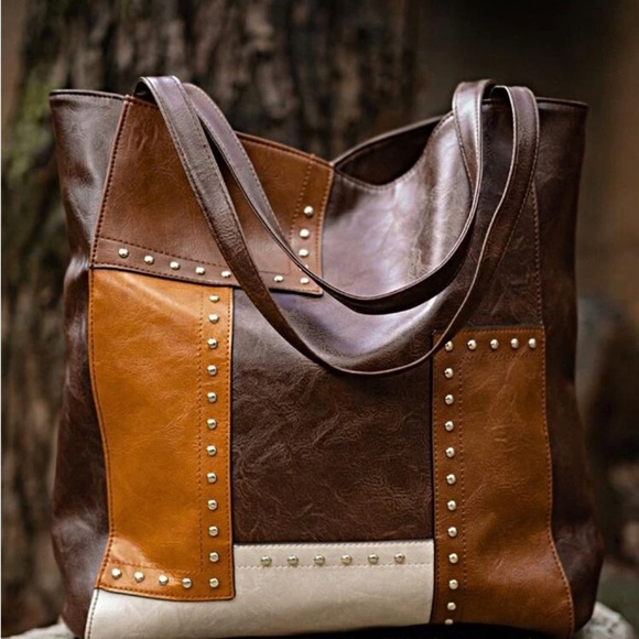 Women's Rivet large capacity Leather Cross Shoulder Handbag - Picture 3 of 10